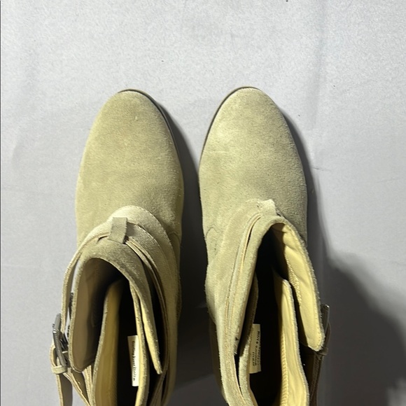 Tan Ankle Boots with Slouchy Design and Chunky Heel - Picture 4 of 6